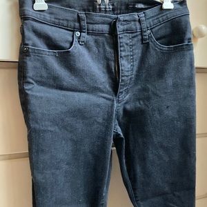 High rise, stretchy leggings!